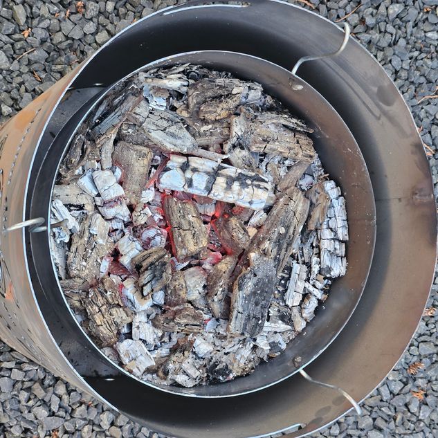 Holz-Grillkohle Einsatz mit Halter, geeignet für Feuertonnen & Feuerkörbe bis 60 cm Ø
