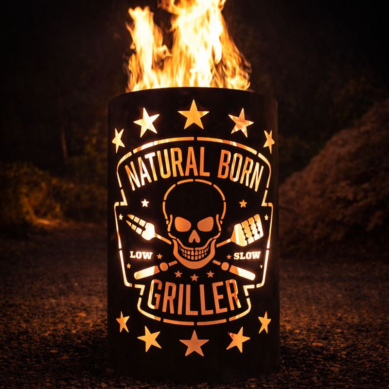 Feuertonne „Natural Born Griller“ – Feuerkorb aus Stahl mit Totenkopf-Grillmotiv