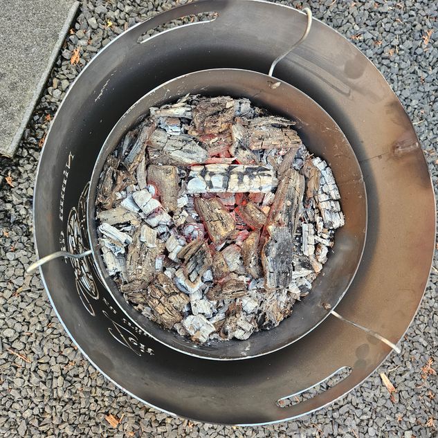 Holz-Grillkohle Einsatz mit Halter, geeignet für Feuertonnen & Feuerkörbe bis 60 cm Ø
