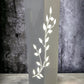 Weiße Motiv-Säule mit Ranken-Motiv pulverbeschichtet und Pflanzschale 115 cm